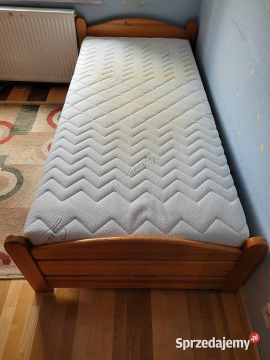 Używane łóżko jednoosobowe z materacem w dobrym stanie
