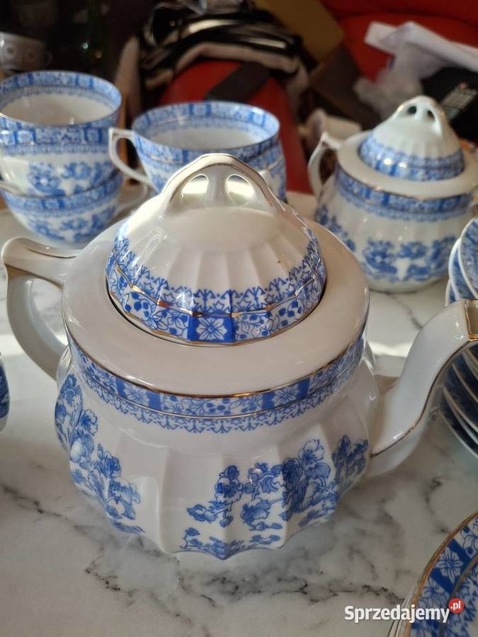 Piękny serwis cieniutka porcelana na 10 Osób