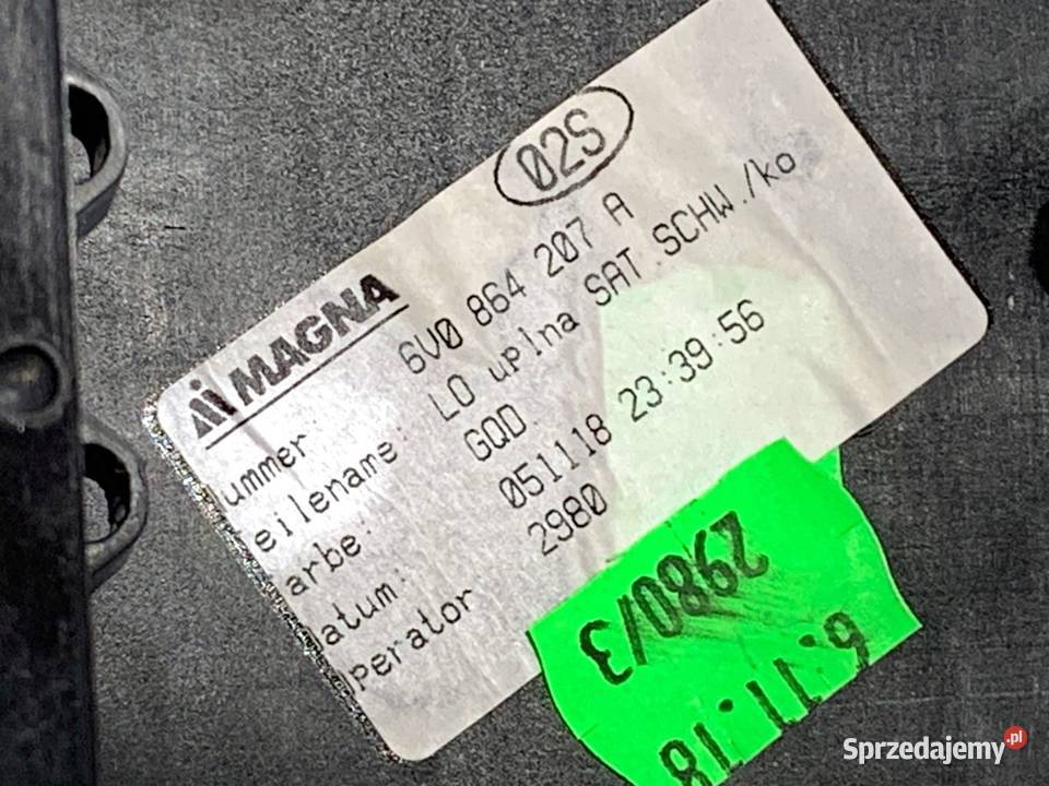 PODŁOKIETNIK SKODA RAPID Hatchback 6V0864207A Podłokietniki podkarpackie