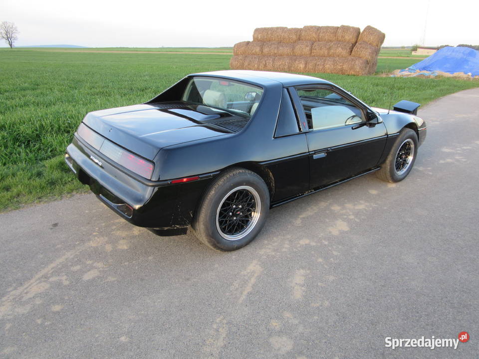 Pontiac Fiero 25L 1987 odrestaurowany Fiero Radomsko
