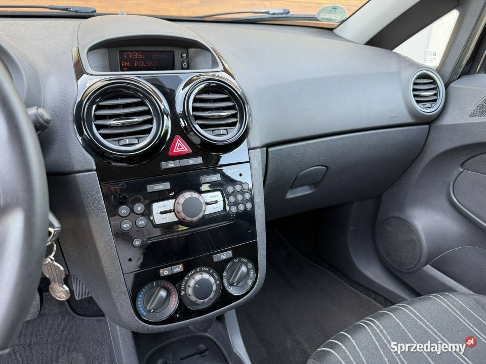 Opel Corsa 10r 12 benzyna 70 z Niemiec Hatchback Samochody osobowe Konradów sprzedam