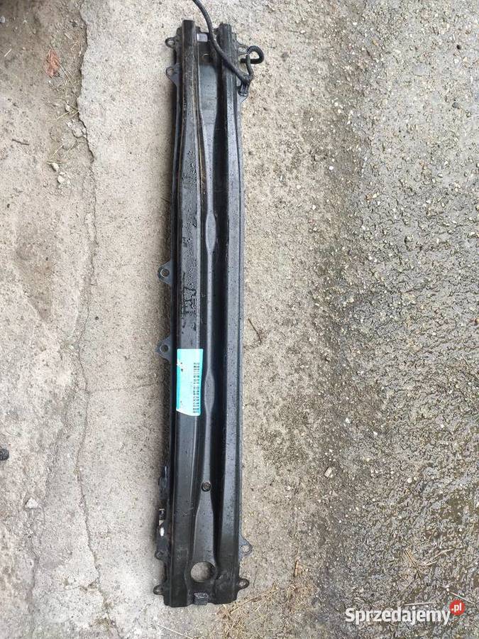 Toyota Yaris IV Cross belka zderzaka przedniego