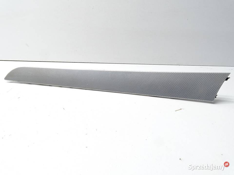 LISTWA DRZWI PRAWY TYŁ PRAWA TYLNA 8K0867420 osobowe