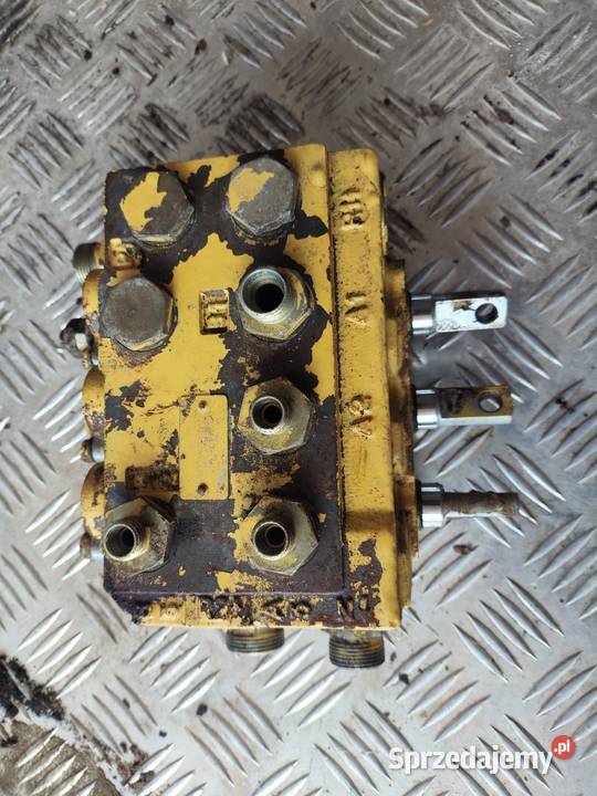 Rozdzielacz hydrauliczny Holland TX30 TX32 TX34 Do kombajnów świętokrzyskie Gowarczów sprzedam