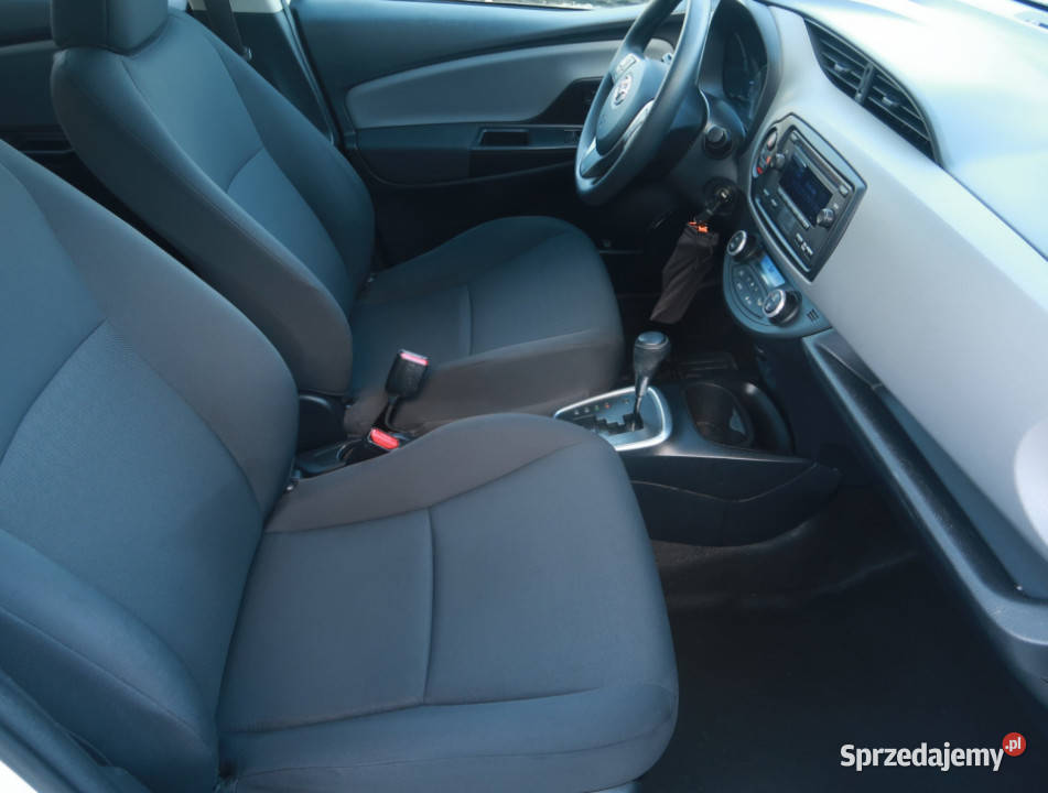 Toyota Yaris 15 VVTi Hybrid gniazdo USB