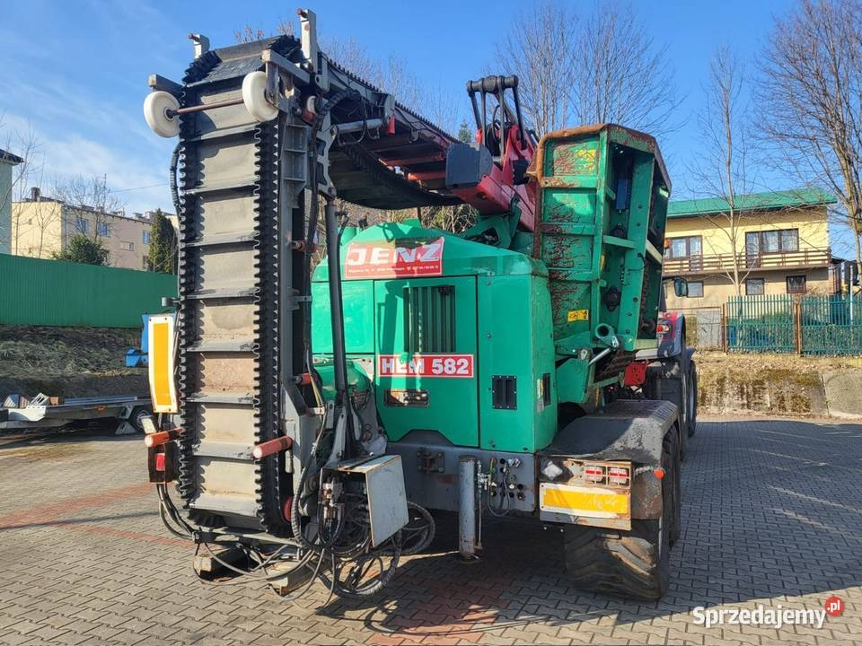 Rębak Jenz 582 z Ciągnikiem Massey Ferguson 8680