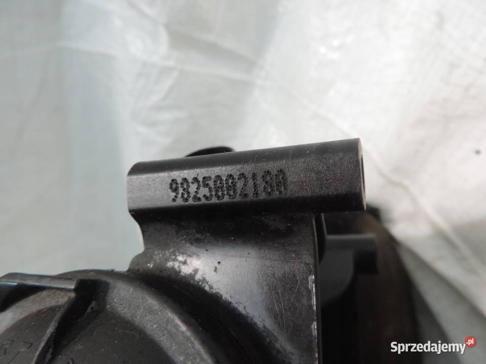 OPEL CROSSLAND 15 OBUDOWA POMPA WODY 9825002180
