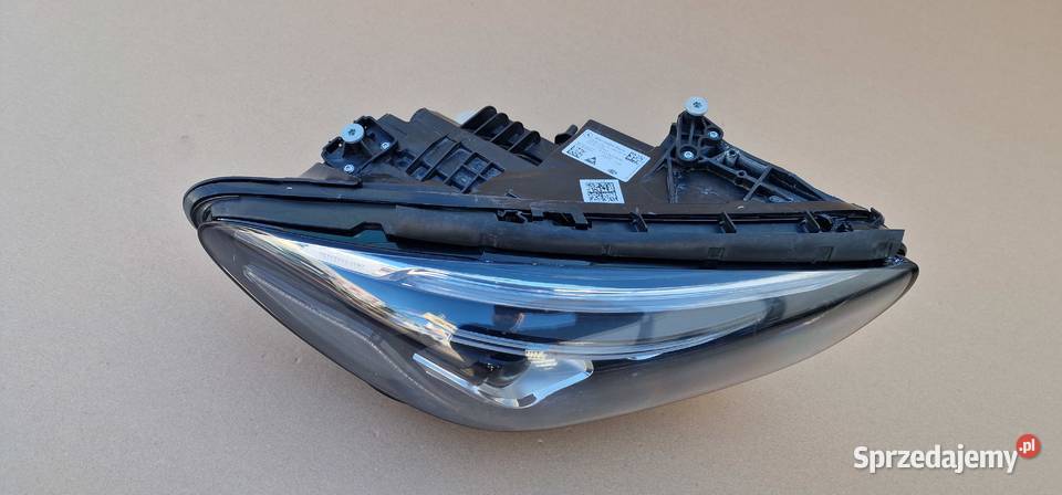 MERCEDES BKLASA W247 REFLEKTOR LAMPA FULL LED osobowe