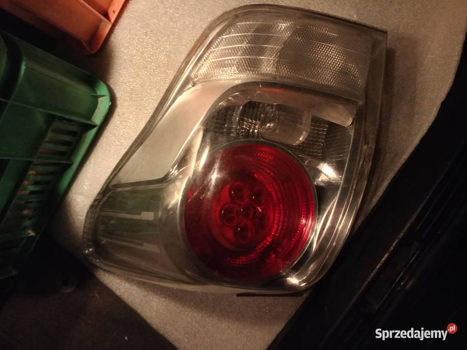 Toyota Verso lampa tylna prawa