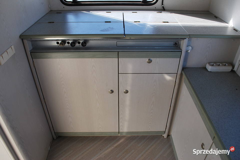 KUCHNIA I MEBLE PRZYCZEPA KEMPINGOWA KNAUS Grzebowilk