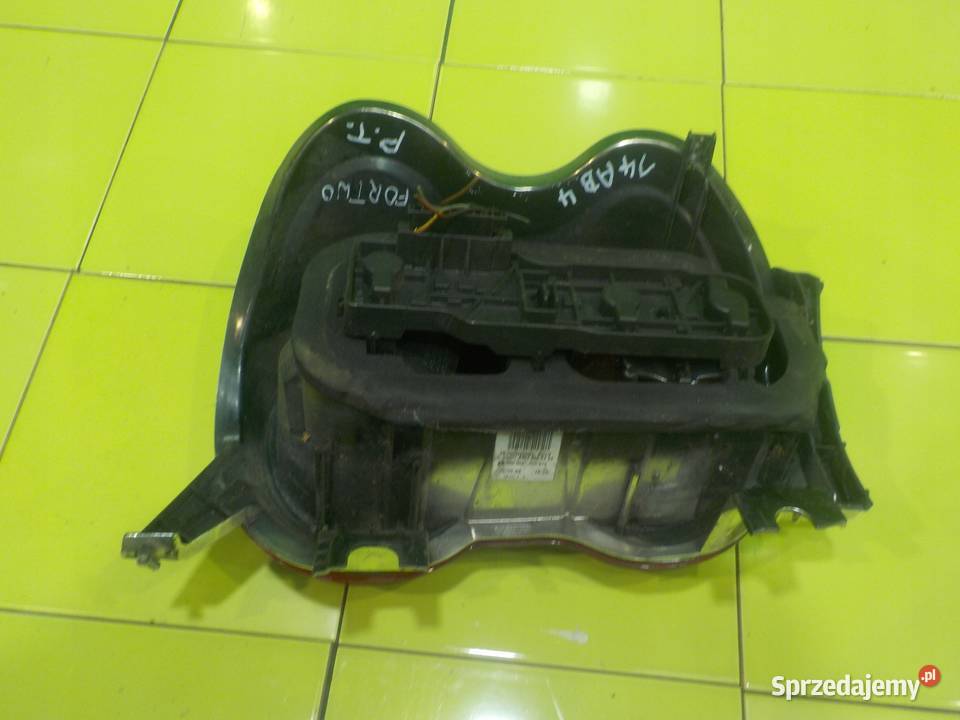 SMART FORTWO III 451 08 CDI 09r lampa prawa tyl Suków