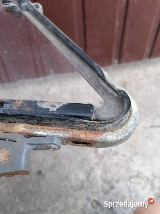 Szyba trójkątna lewa fletnerka Fiat 126p Uników
