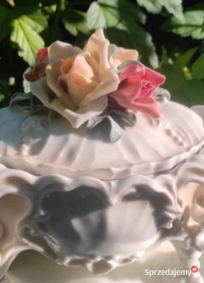 Porcelana zdobiona motywem róż Porcelana i szkło Pabianice