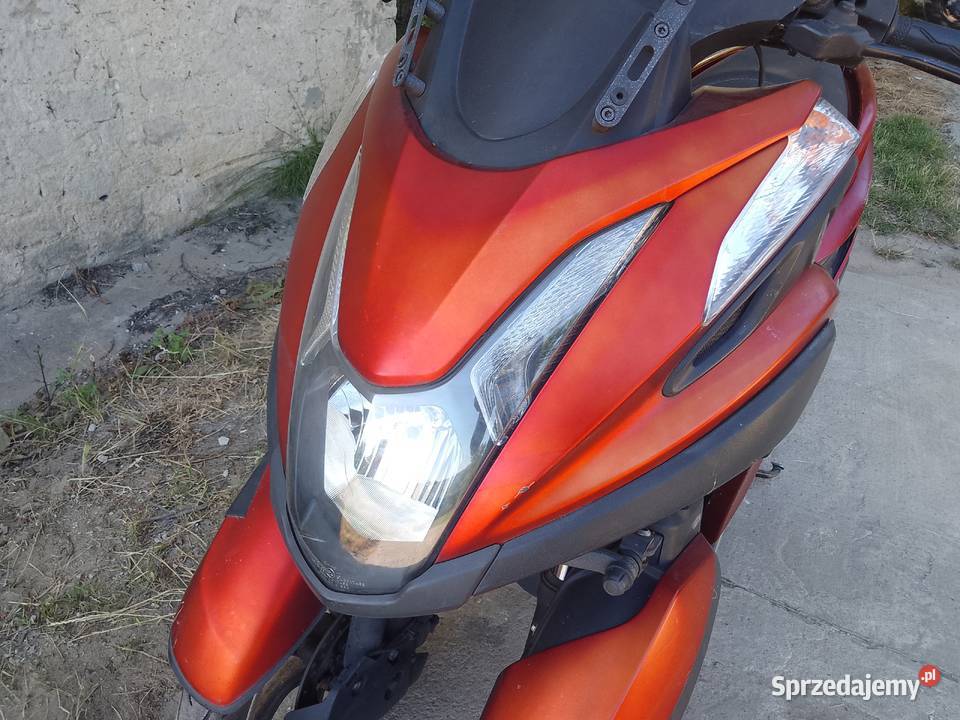 Plastik pod przednią lampą Yamaha Tricity 125 Sandomierz