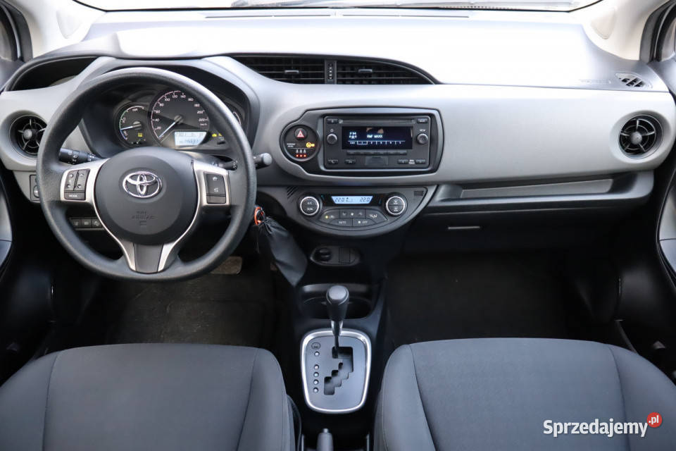 Toyota Yaris 15 Hybrid asystent pasa ruchu Zabrze