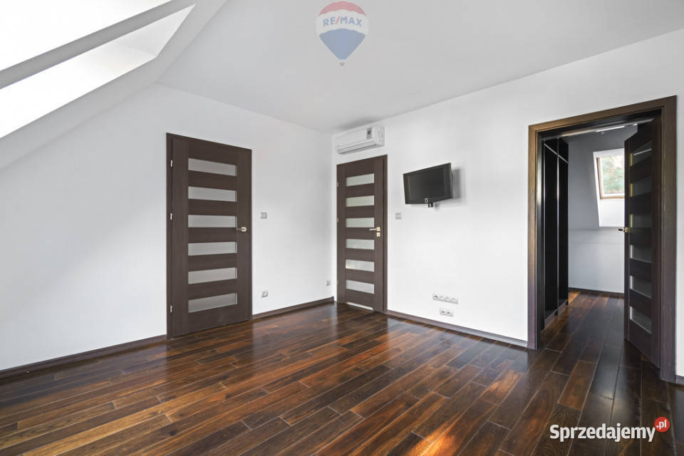 Pół bliżniaka na zamkniętym mini osiedlu Bobrowiec sprzedam