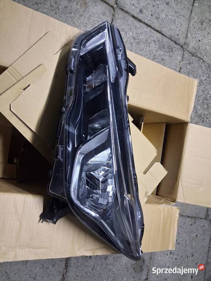 Sprzedam przednią lampę Nissan Micka k14 strony Cieszyn