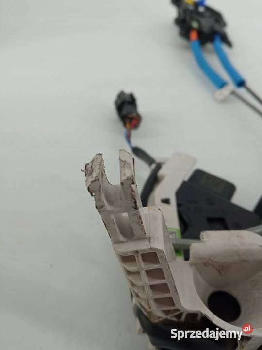 ZAMEK DRZWI PRAWY PRZÓD 81320J3030 Hyundai świętokrzyskie sprzedam