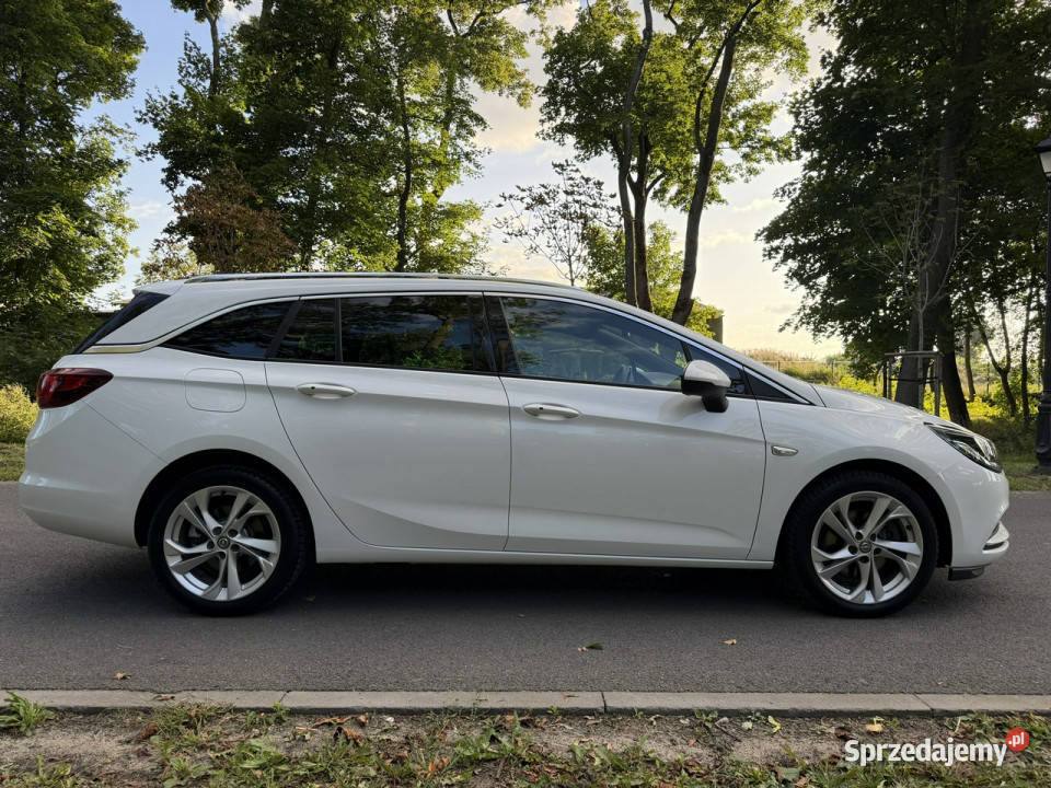 Opel Astra Cosmo Sport Tourer 16 CDTI 136 2016r Józefkowo