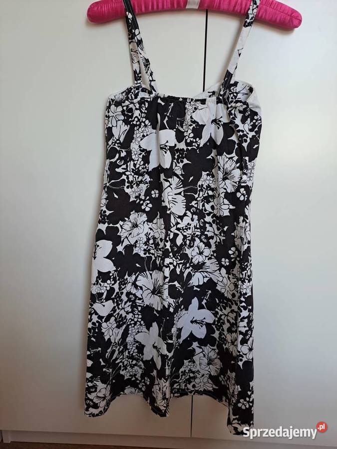 Sukienka biało czarna w kwiaty Warszawa