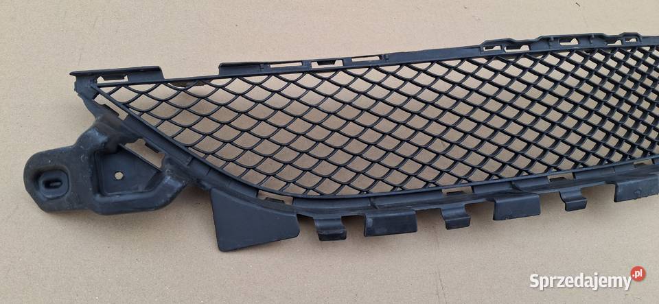 MERCEDES CKLASA W205 AMG KRATKA ZDERZAKA Bieleń