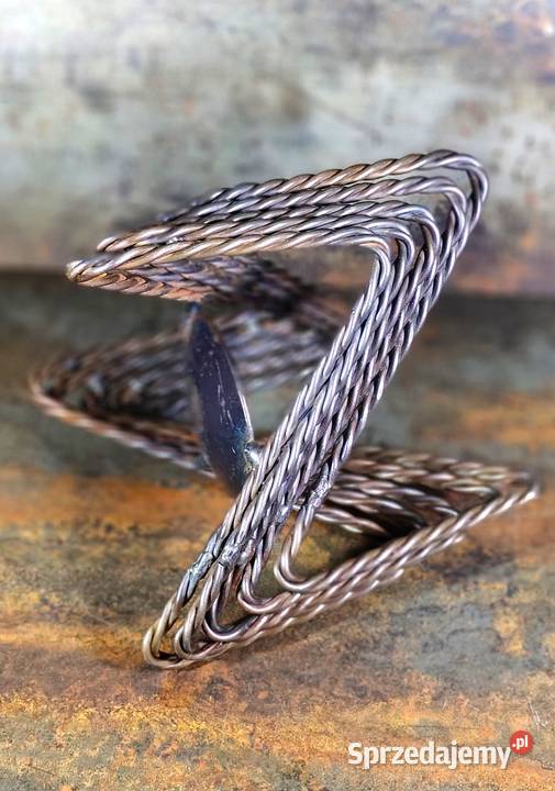 Świecznik brutalistyczny kuty z żelaza vintage Kalisz