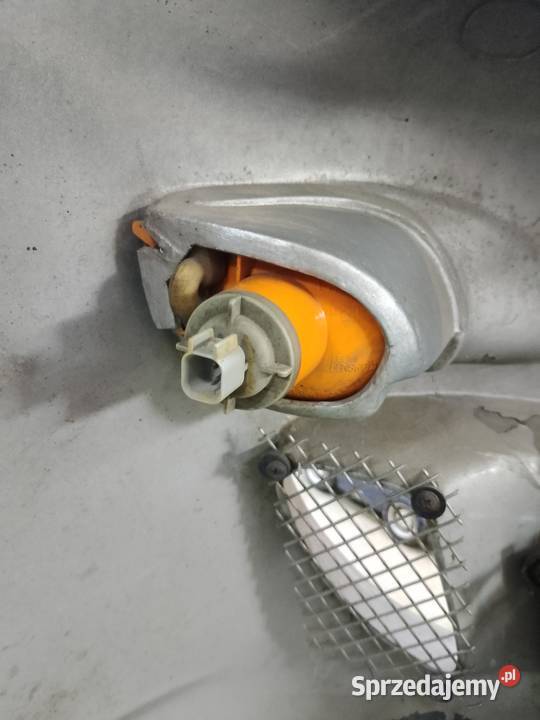 Zderzak z halogenami i kierunkowskazami Zderzaki Jeżów