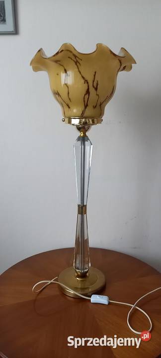 Piękna lampa na kryształowej kolumnie łódzkie