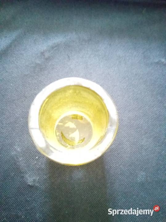 Żółty szklany świecznik
