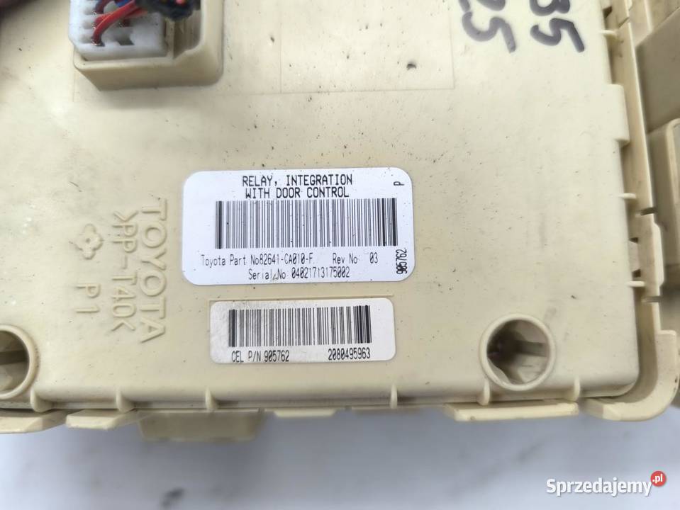 SKRZYNKA BEPIECZNIKÓW TOYOTA AVENSIS II T25 18