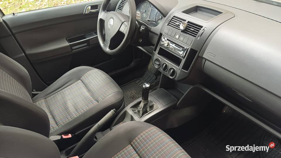 Volkswagen polo 5 drzwi zarej ubezp niski 136 manualna Wronki