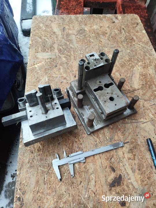 Przyrząd do wykrawania wkładki zamka Ostrów Wielkopolski