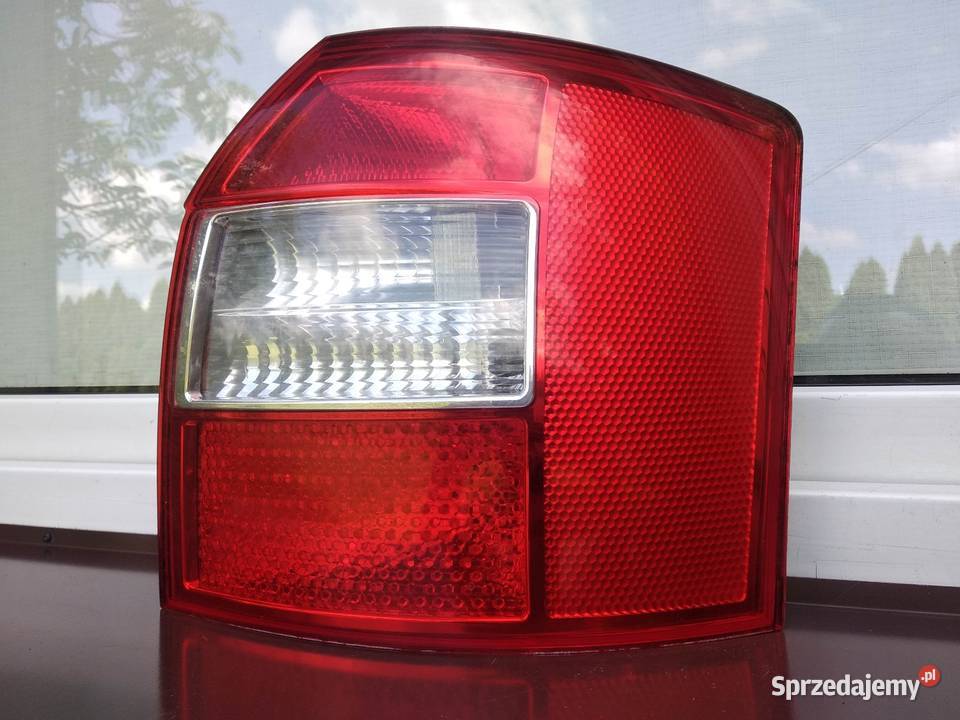 Audi A4 B6 kombi Avant lampa tył tylna prawa osobowe Sieradz