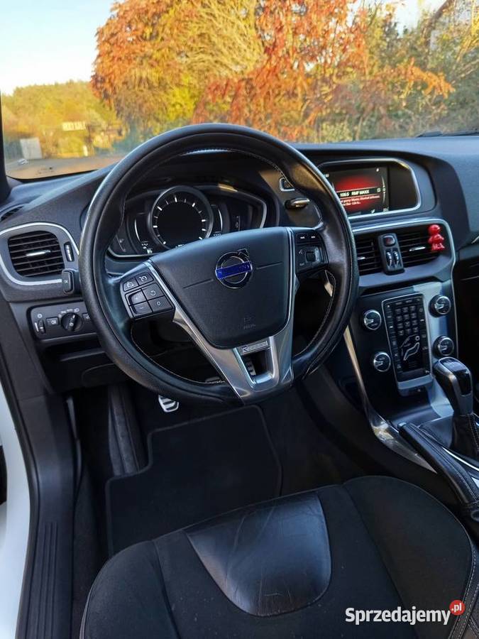 VOLVO V40 z 2014r w najbogatszej wersji RDESIGN Puławy