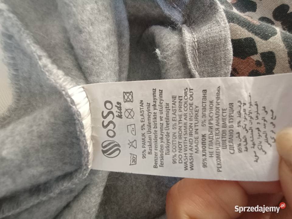 Świąteczna szara sukienka dziewczynki z napisem Strzelce Krajeńskie