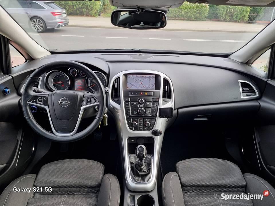 Opel Astra J 14 TURBO 140 nawigacja alufelgi pierwszy właściciel Astra