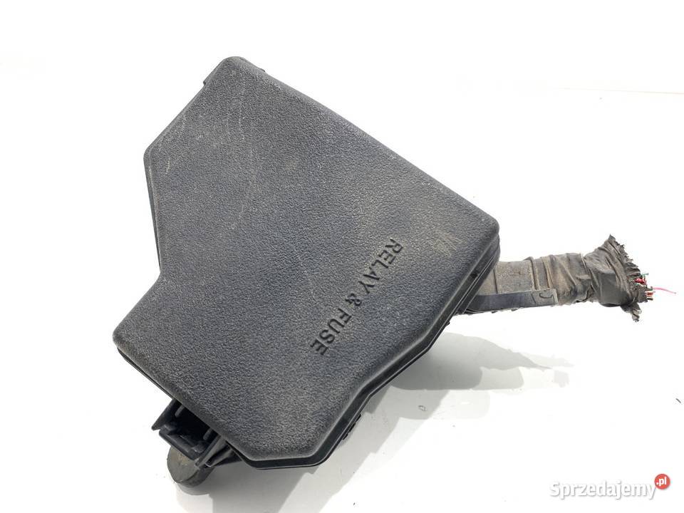 SKRZYNKA BEZPIECZNIKÓW TOYOTA YARIS III