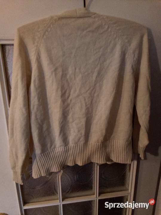 Sweter rozmiar M z ozdobnymi guzikami ze Warszawa