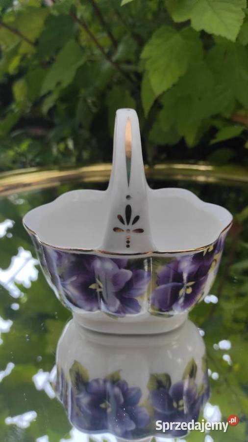 Uroczy porcelanowy koszyczek z motywem pięknych Pabianice
