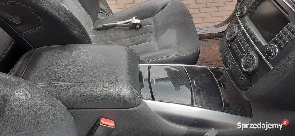 Podsufitka mercedes R klasa fotele dekory Rok produkcji 2007 Nisko