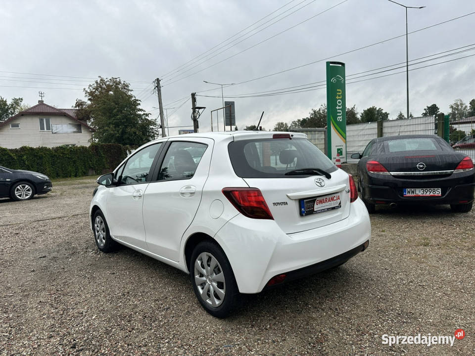 Toyota Yaris 133 99 BENZYNASalon IWŁF VAT Warszawa