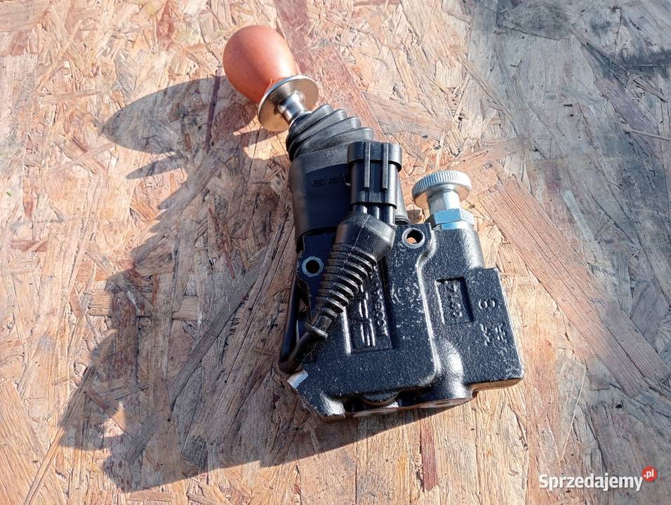 DeutzFahr Agrofarm Seria 5 zawór hamulcowy park Koszanowo