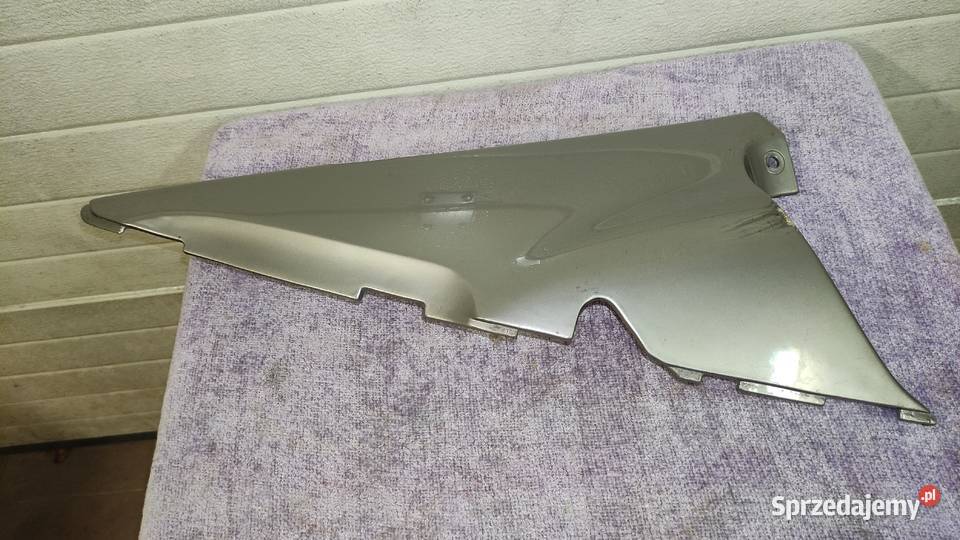 Pług owiewka dolna prawa Honda CBR 1000 F Księżyno