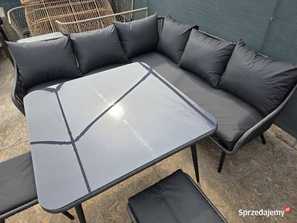 Duży narożnik ogrodowy Malta black stolik pufy Wschowa
