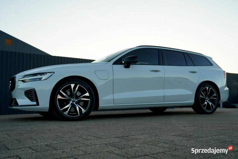 Volvo V60 R DESIGN acc FUL LED skóra nawi ALUSY aluminiowe felgi