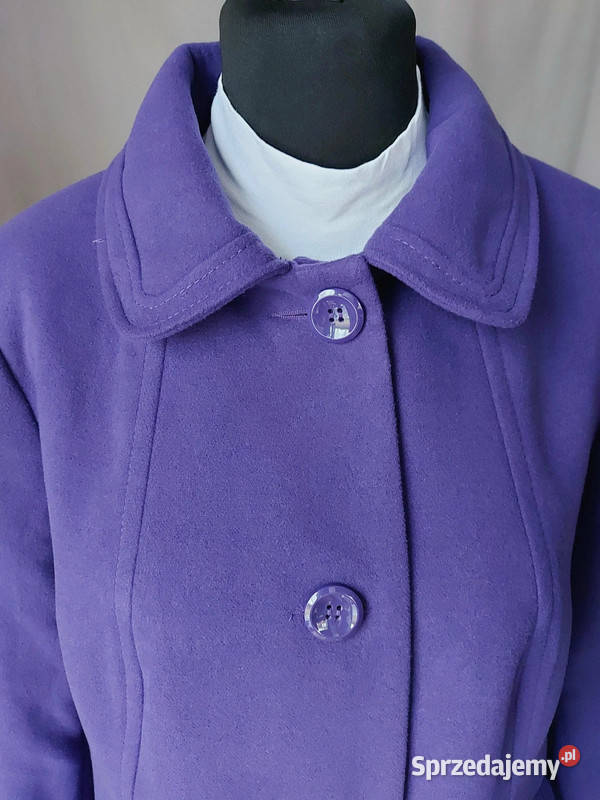 Fioletowy płaszcz damski jednorzędowy krótki z Złoczew