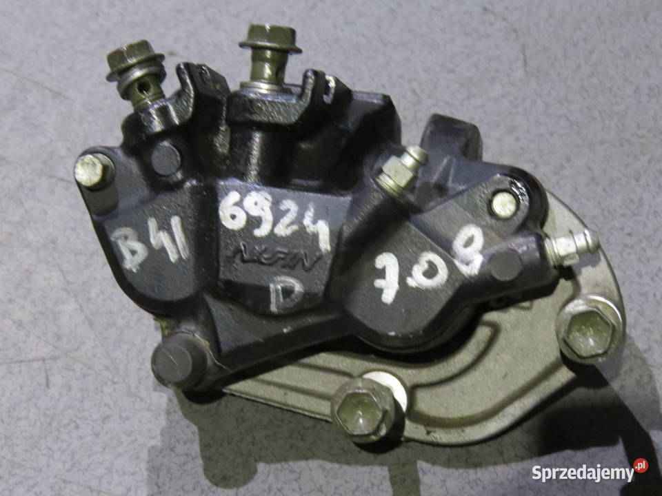 SUZUKI BURGMAN 400 250 04 ZACISK HAMULCA PRZÓD