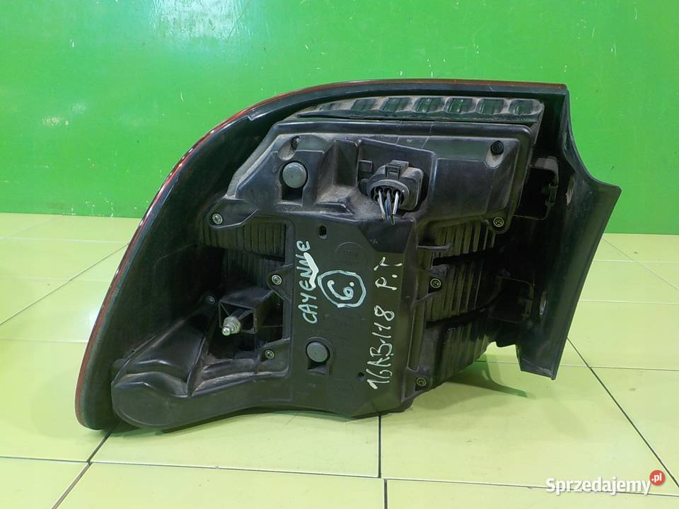 PORSCHE CAYENNE LIFT 48 B 07r 5D lampa prawa tyl Lampy tylne