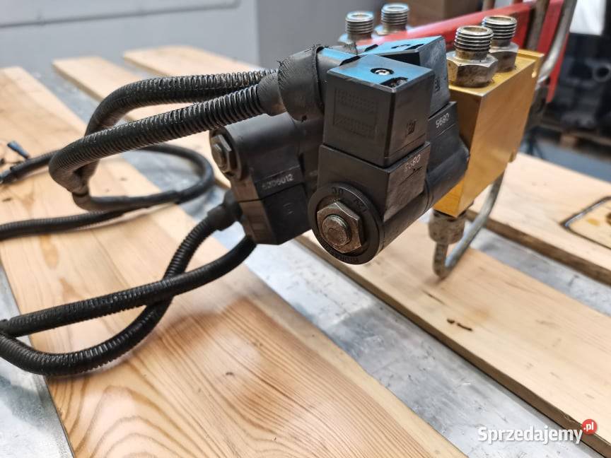 Blok zaworowy Manitou MLT 725 Motoryzacja Wilkowo sprzedam
