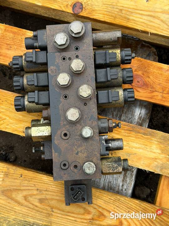 Rozdzielacz hydrauliczny LINDE AV5268 1 Antonie
